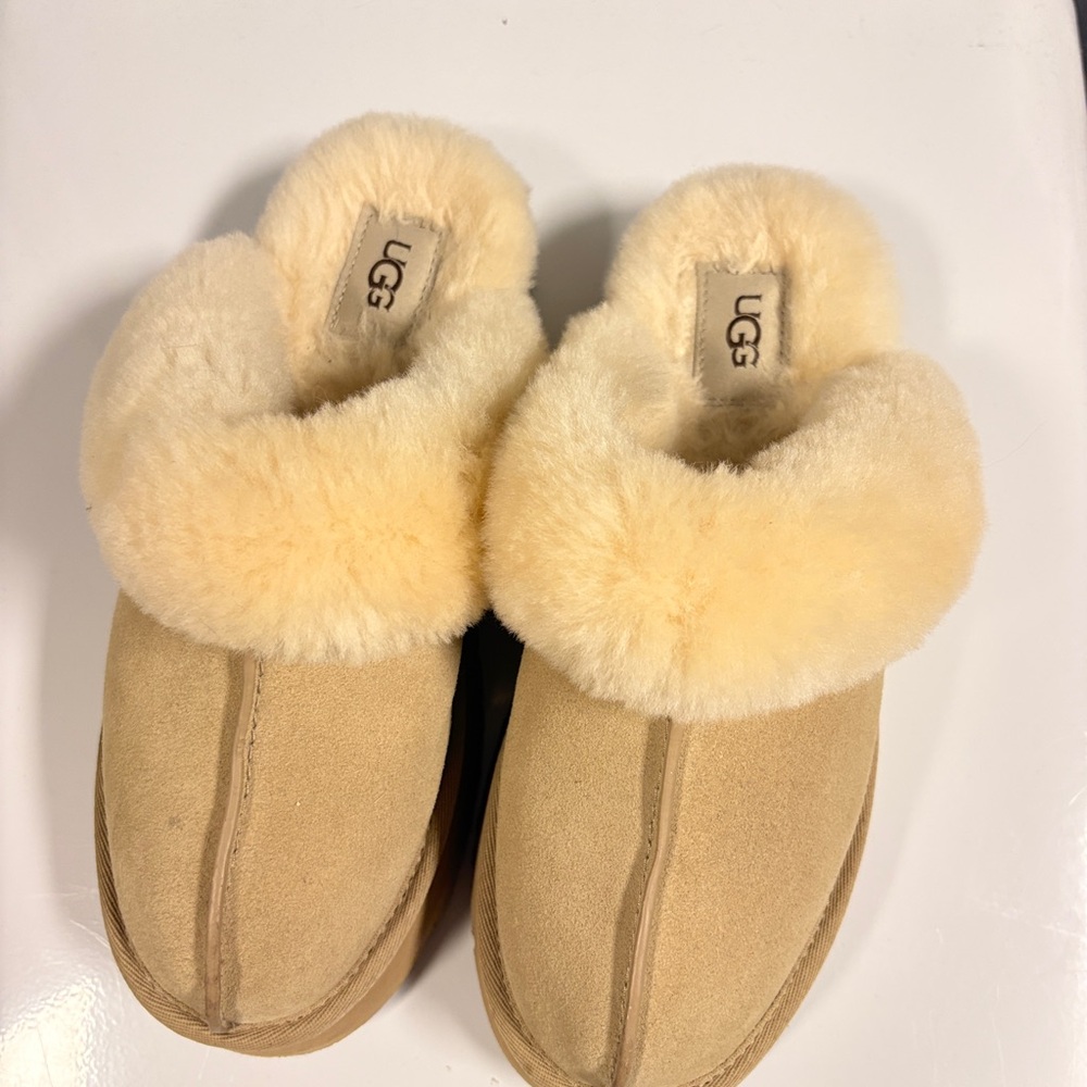 UGG Kids Chestnut Suede Sheepskin Slippers in Cream